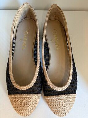 CHANEL - Raffia Cap Toe Ballerina Flats in Black - Designer Sz 39